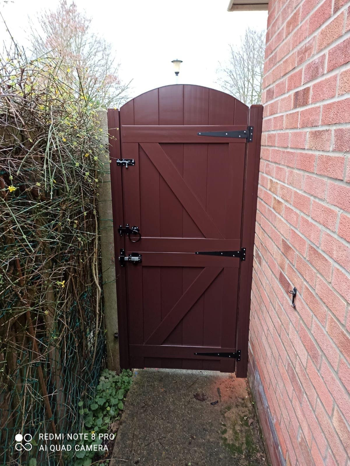 PVC Plastic Side Gate | W: 600 – 900mm, H: 1800mm | Arched Top
