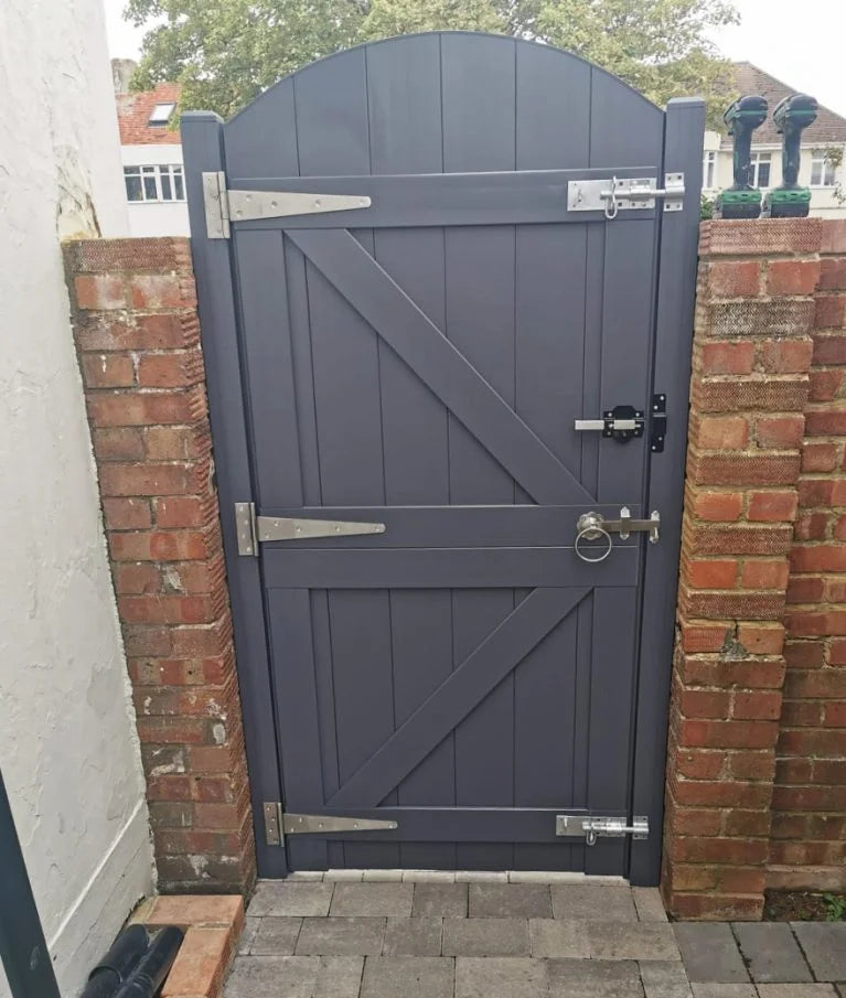 Clearance Plastic Gates From £225.00 Please contact us