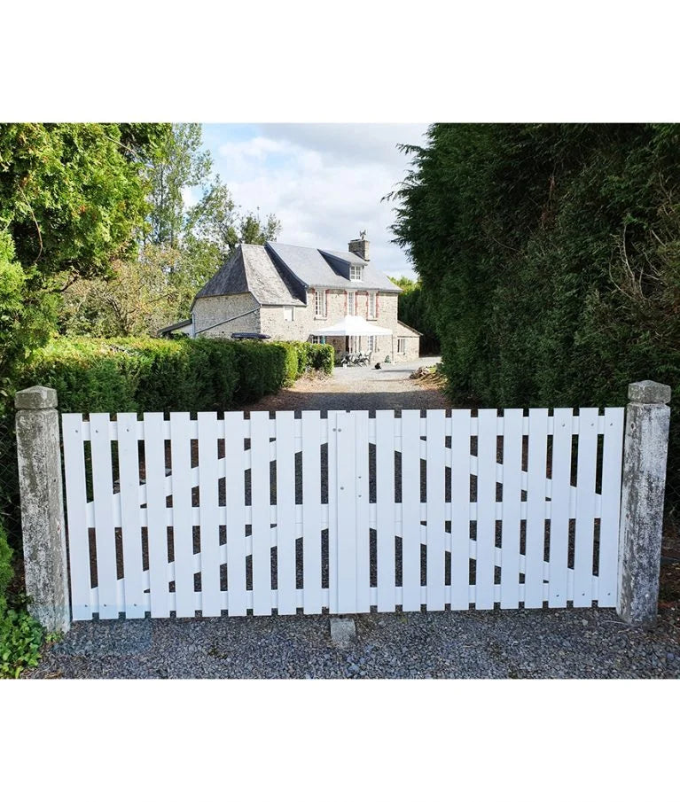 Slatted Double Driveway Gate | W: 1500 mm - 1950 mm, H: 1100 mm | Deluxe