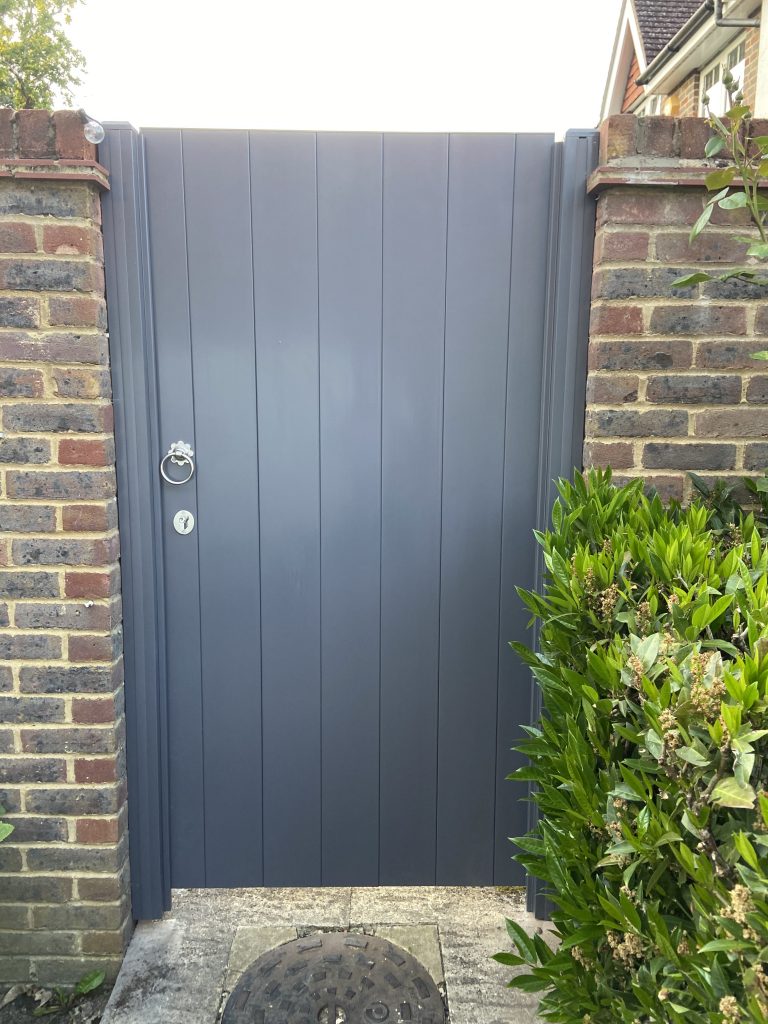 PVC Plastic Side Gate | W: 901 – 1200mm, H: 1800mm | Flat Top