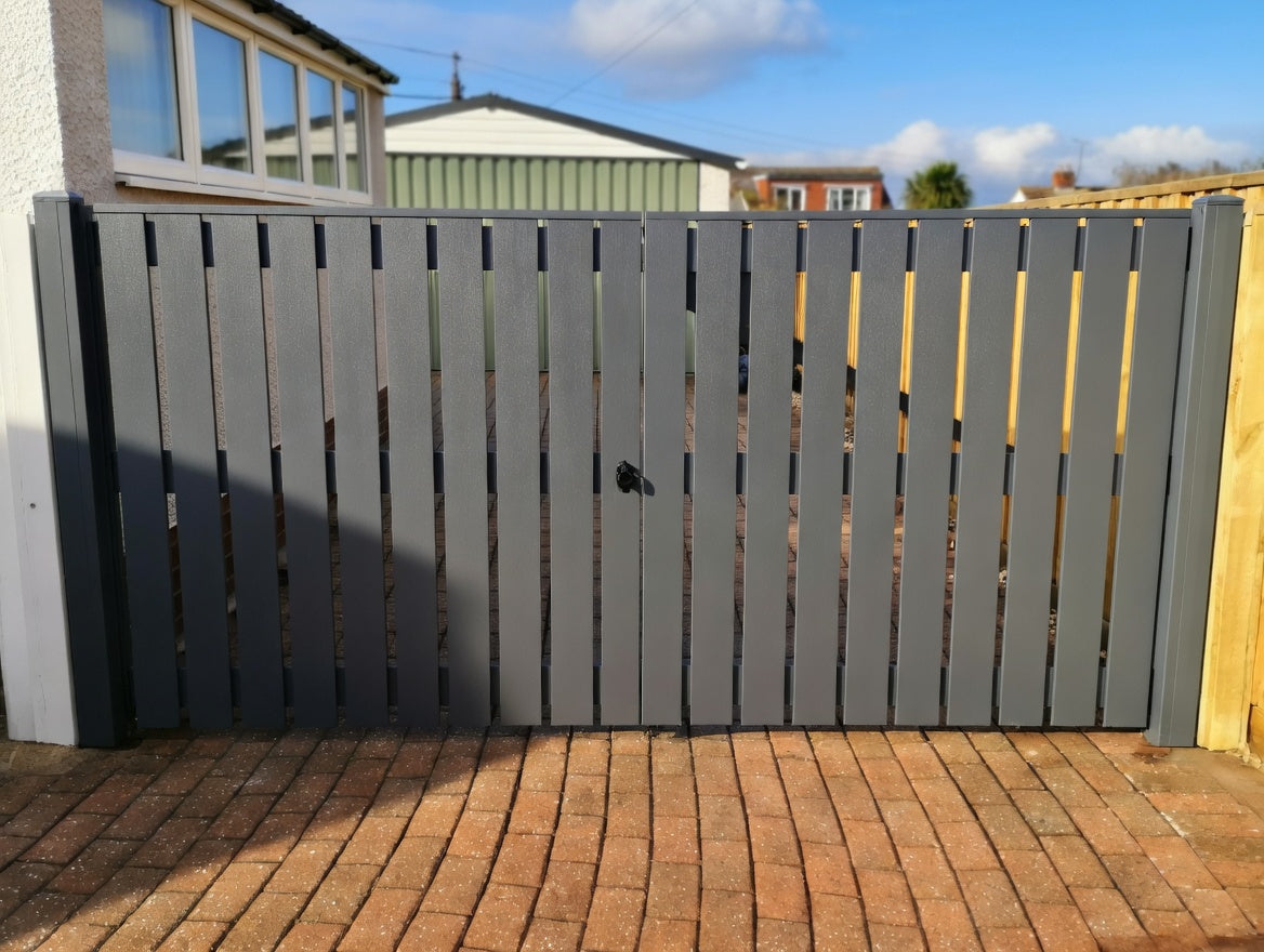 Slatted Double Driveway Gate | W: 1951 mm - 2500 mm, H: 1100mm (Standard)